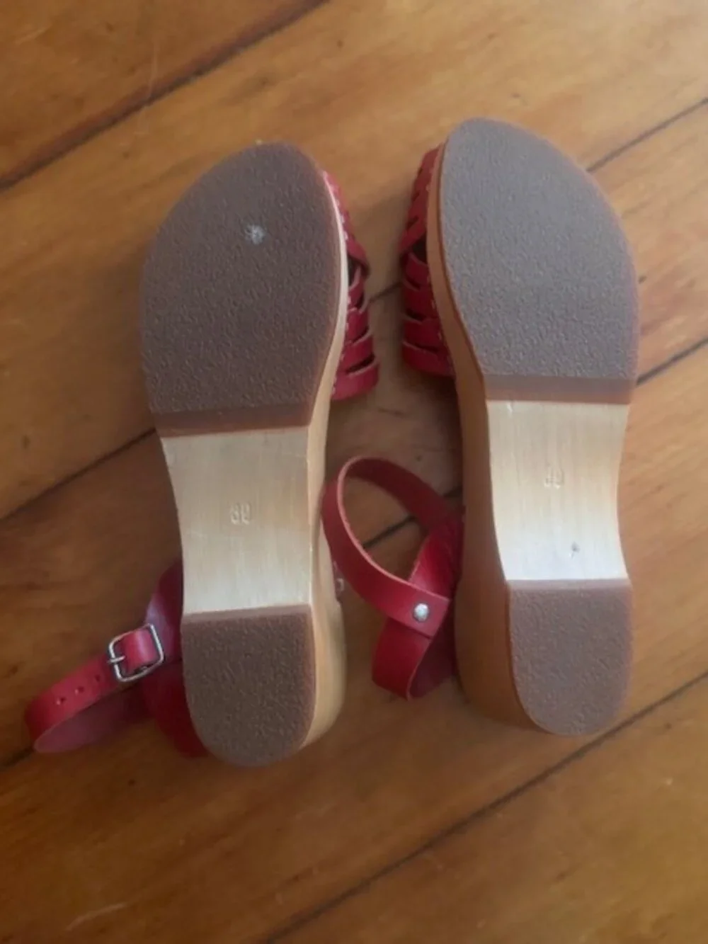 New Swedish Red Toffel Hasbeens Sandals - Picture 2 of 4